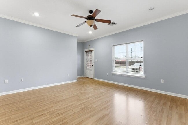 Building Photo - 620 Bienville St