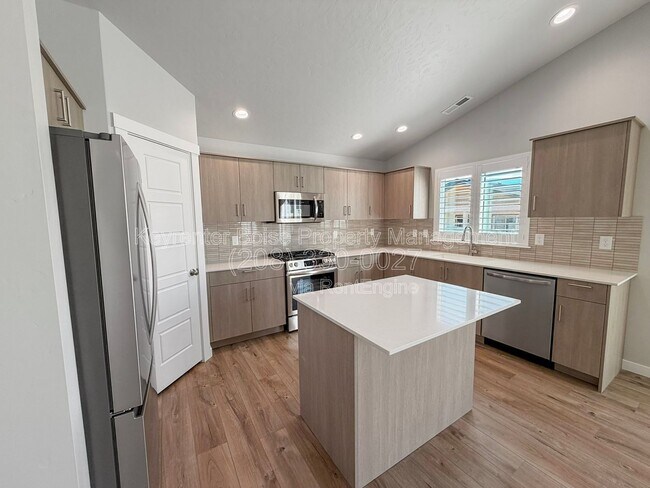 Building Photo - 2415 N Silver Wolf Ave