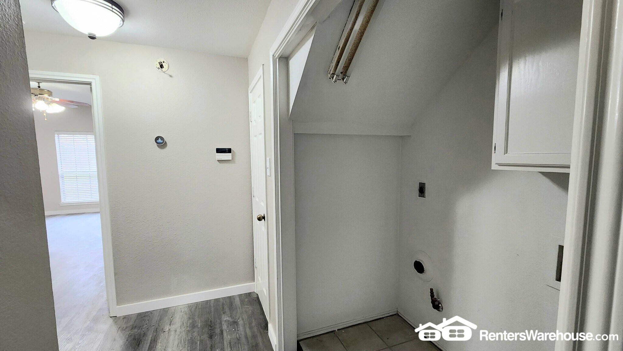 Building Photo - 1542 Glenmore Dr