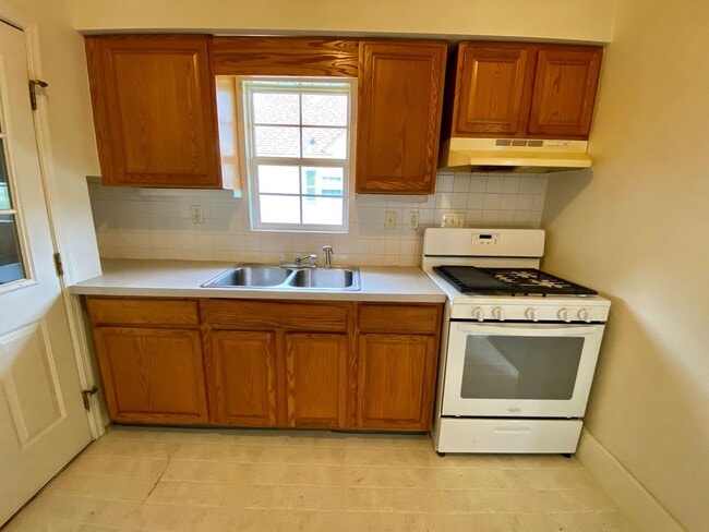 Building Photo - Welcoming Wilshire Heights Ranch Home for ...