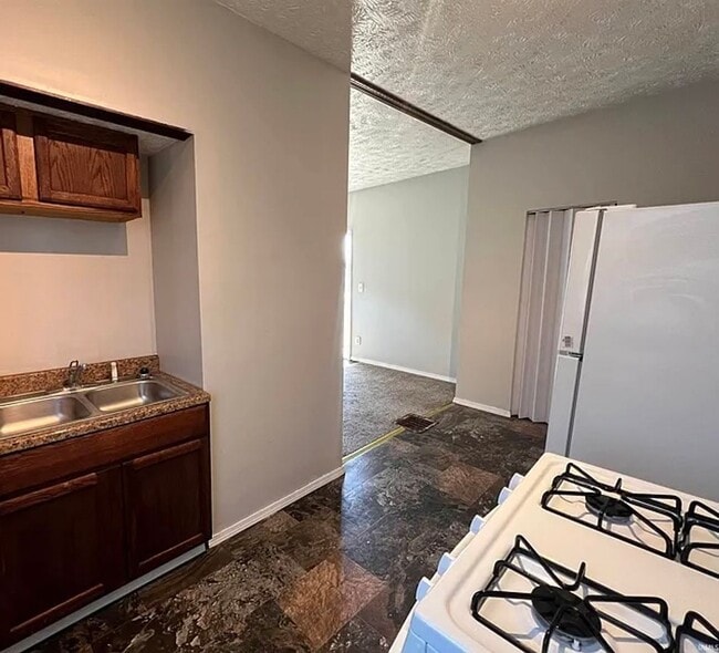 Building Photo - Welcome to our charming 1 bedroom