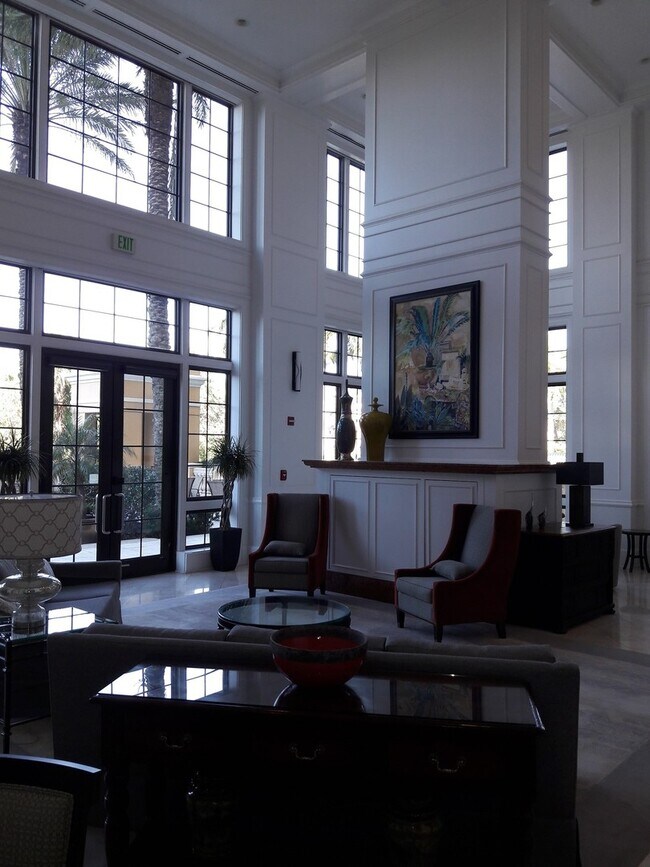 Building Photo - DOWNTOWN SARASOTA ANNUAL TURNKEY FURNISHED...