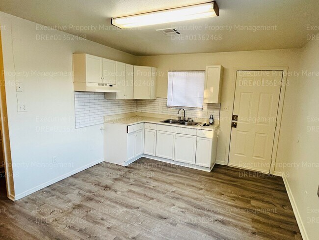 Building Photo - 1142 8th Pl