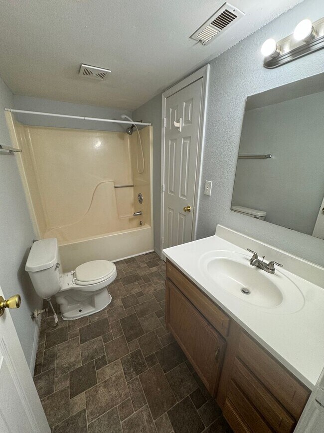 Building Photo - 4182 W Bethany Dr