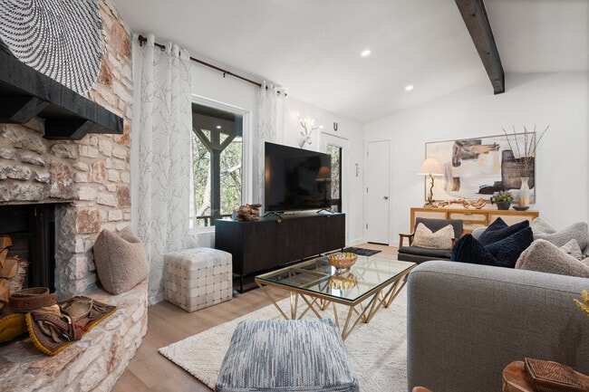 Building Photo - 708 El Viejo Camino