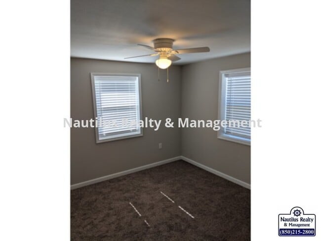 Building Photo - 5012 Collins St