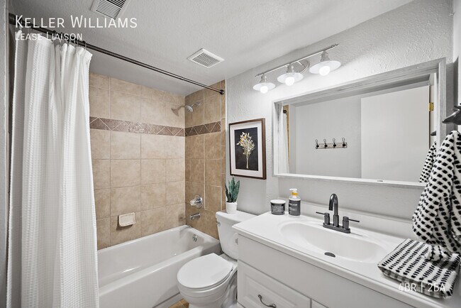Building Photo - 8510 Ilex Dr