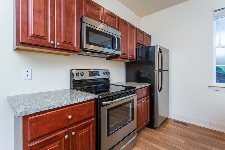 Building Photo - 697 W Berks St