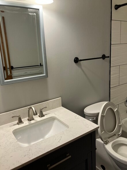 Main level bathroom - 271 County Road C2 W
