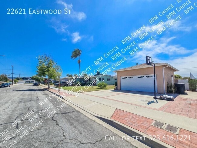 Building Photo - 22621 Eastwood St