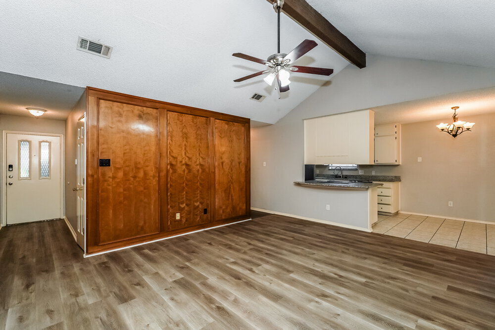 Building Photo - 709 Daniels Dr