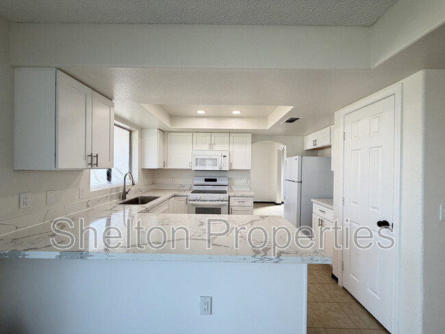 Building Photo - 5239 N 78th Dr