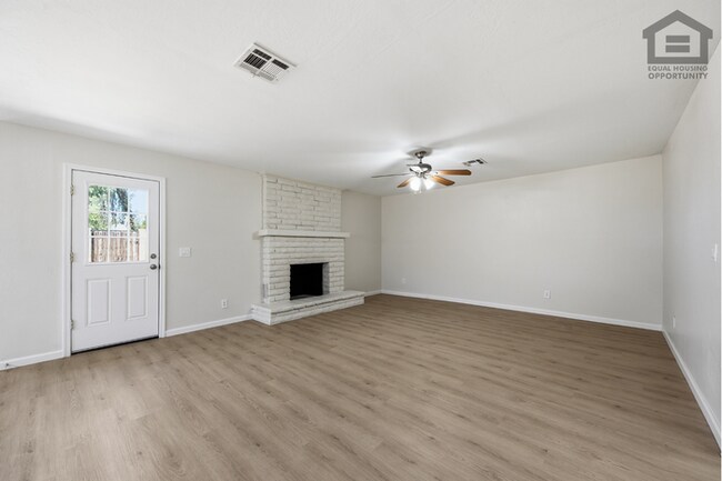Building Photo - 4Bed/2Bath House at 35th Ave/Cactus! Ready for Immediate Move-In! -- NO HOA! FULLY REMODELED!