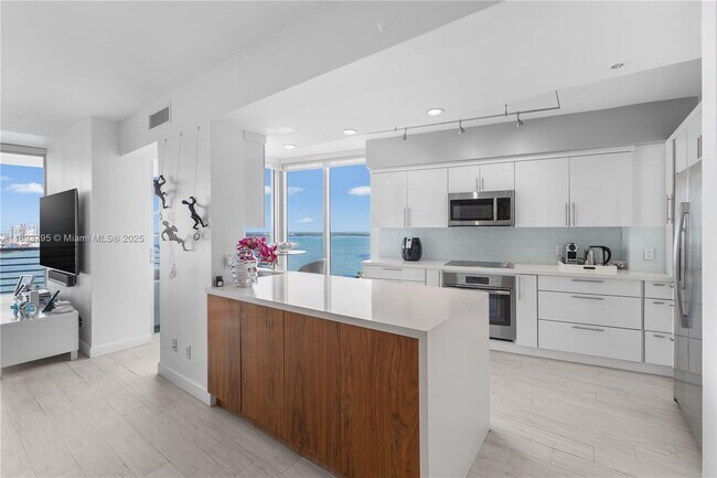 Building Photo - 335 S Biscayne Blvd