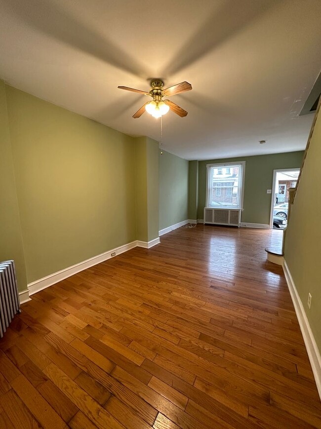 Building Photo - Spacious 3 Bedroom 1 Bathroom in Port Richmond St. Available NOW!