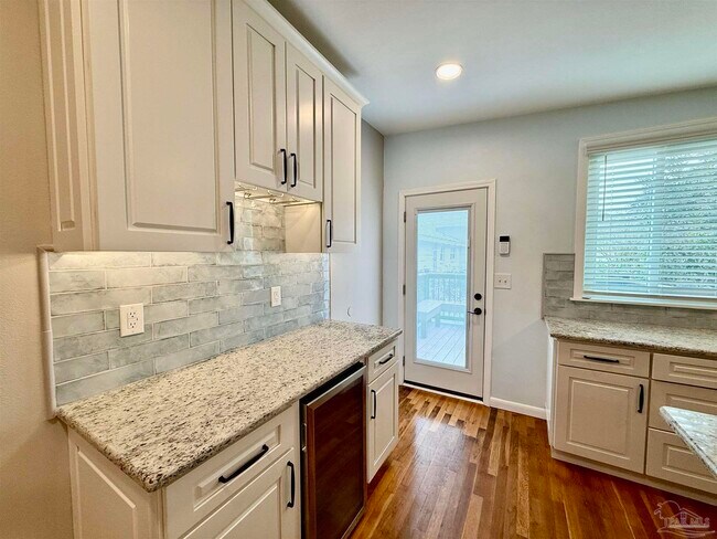 Building Photo - 205 Fairpoint Dr