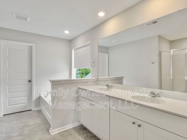 Building Photo - 175 Camellia Bloom Dr