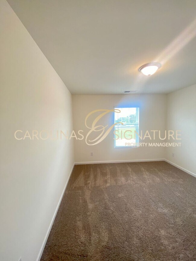 Building Photo - End Unit, 3BR/2.5BA Townhome in Piper Landing