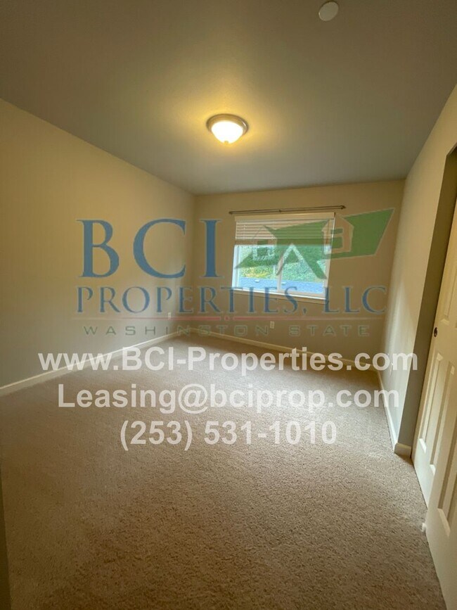 Building Photo - Beautiful 3 Bedroom House in Puyallup Available July 1, 2026!