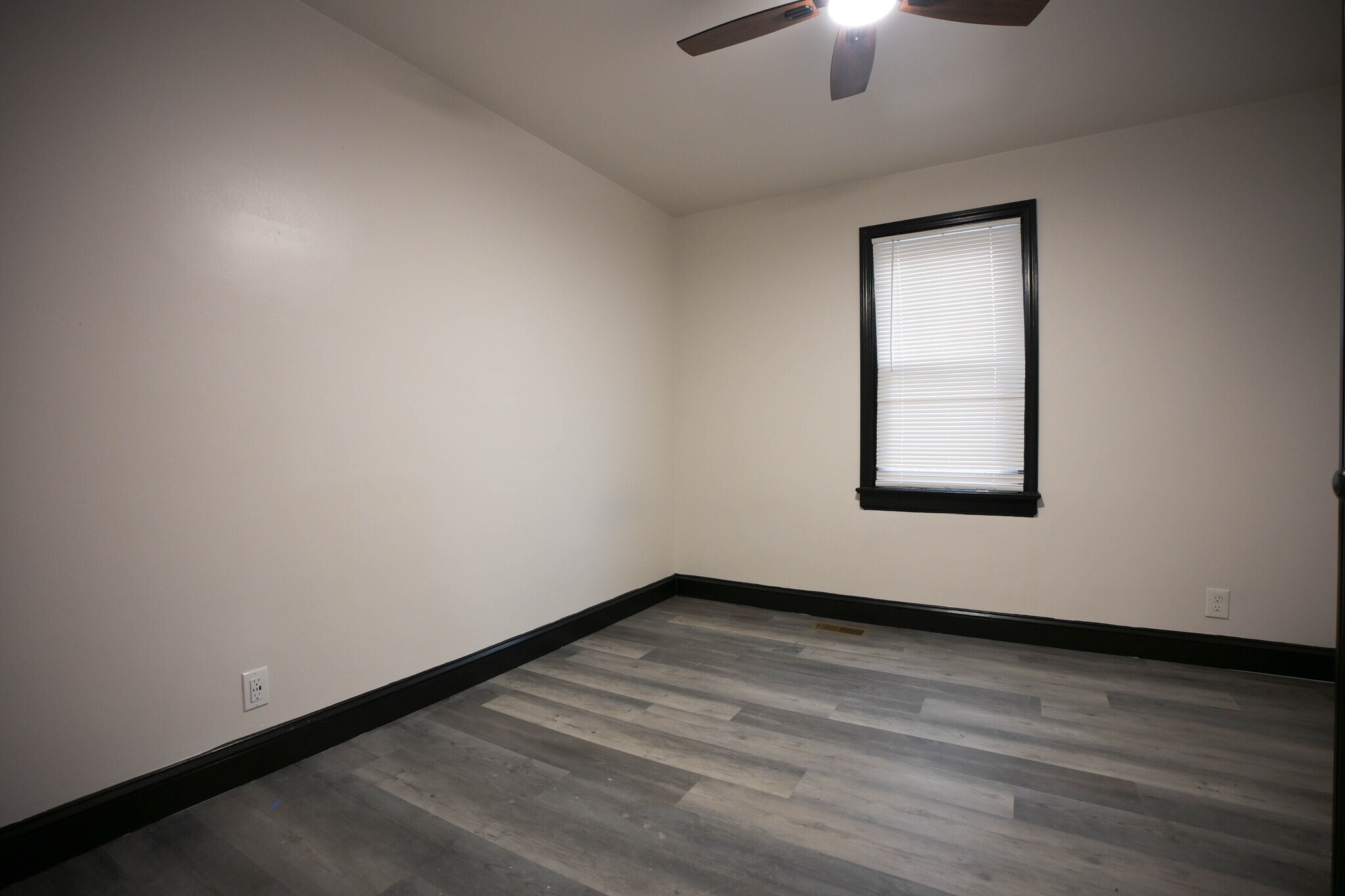 Building Photo - 111 E Garwood Ave