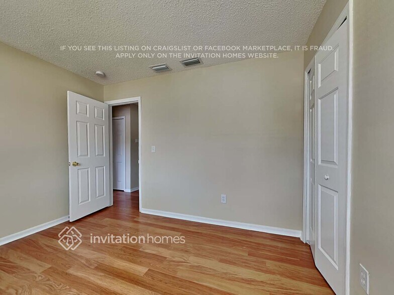 Building Photo - 12725 Longcrest Dr