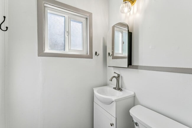 Building Photo - 28880 Cedar Dr