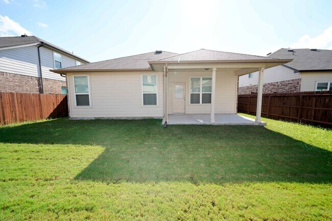 Building Photo - Immaculate rental now available in coveted...