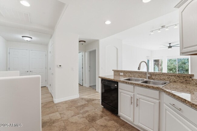 Building Photo - 5350 E Deer Valley Dr