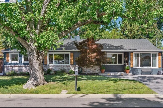 Building Photo - 161 Maiden Ln