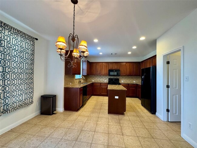 Building Photo - 3640 Fossilwood Way