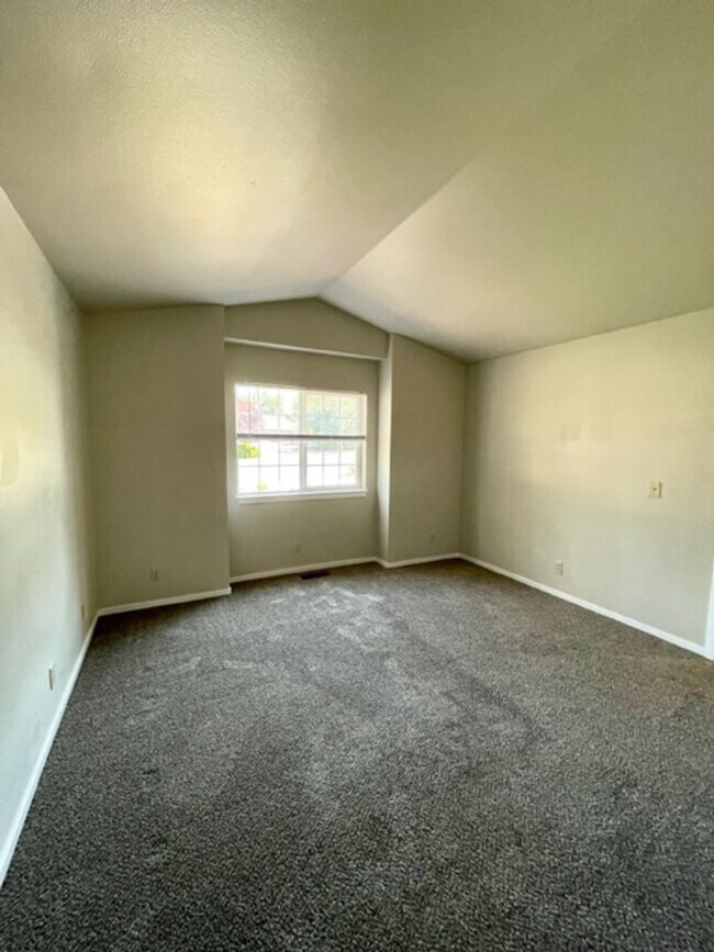 Building Photo - **Charming Midtown Single-Level Home on a ...