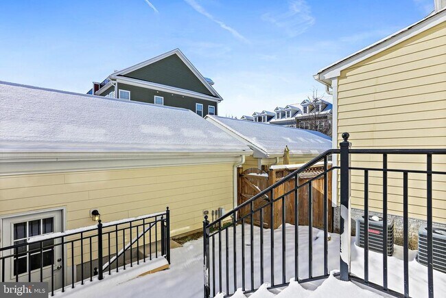 Building Photo - 5807 Duncan Dr