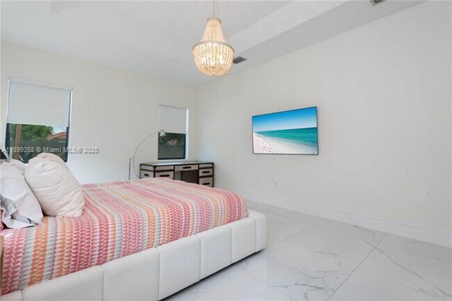 Building Photo - 17320 SW 92nd Ct