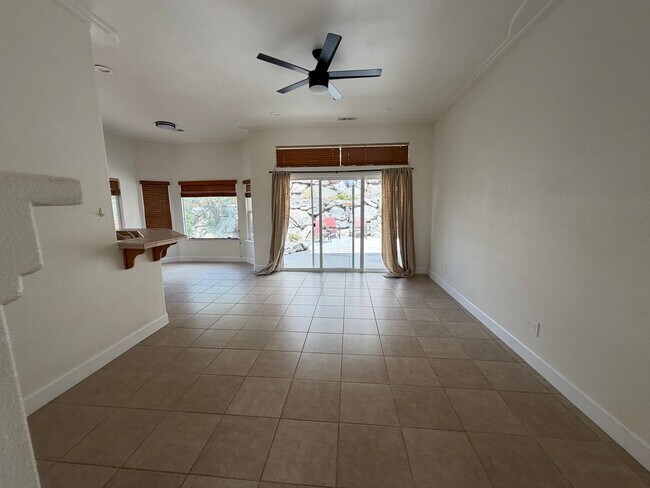Building Photo - 1174 University Ridge Dr