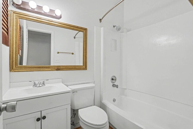 Building Photo - Spacious Studio condo