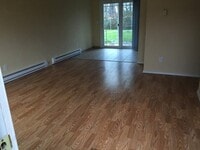 Building Photo - Completely remodeled 3 bedroom unit!! Pets Welcome!