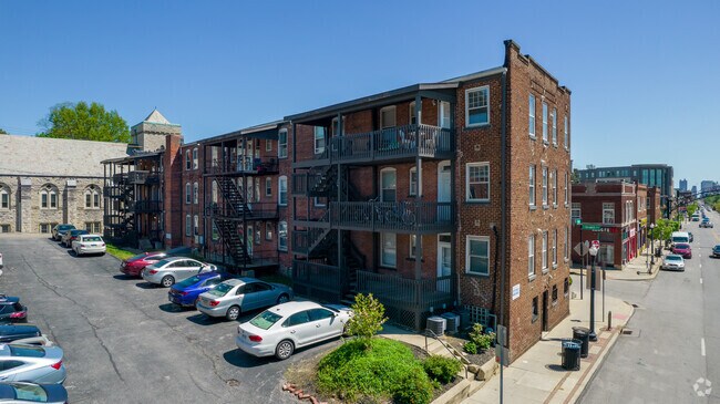 Building Photo - 4-16 E Norwich Ave