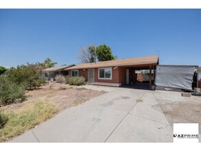 Building Photo - Come Home to Comfort in This Charming 2/1 ...