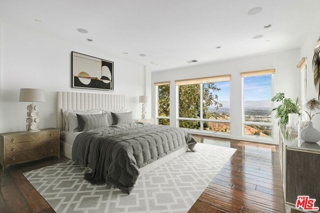 Building Photo - 14435 Mulholland Dr