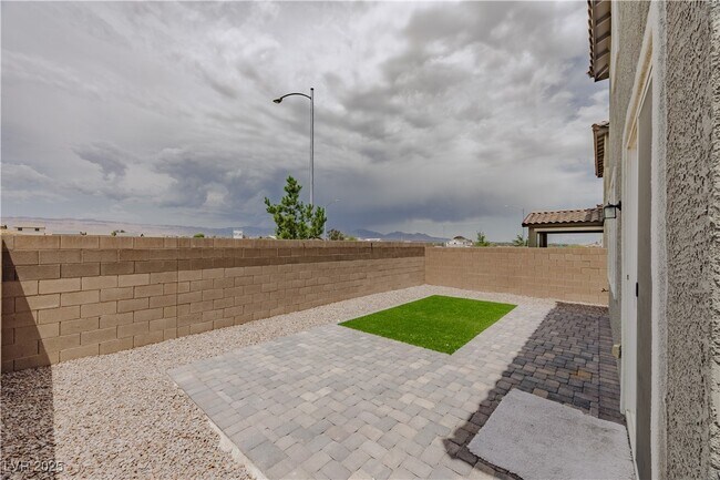 Building Photo - 5927 Coja St