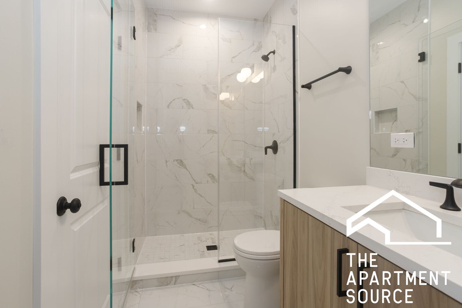 Building Photo - 1402 W Belden Ave