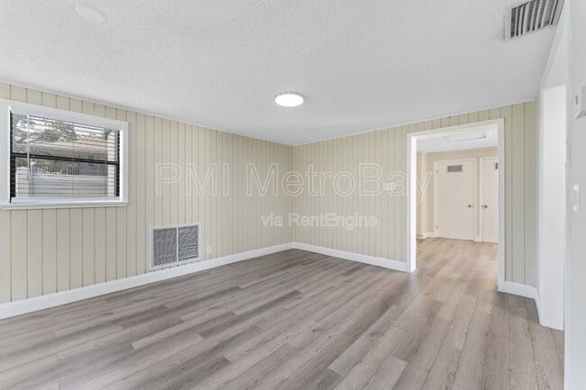 Building Photo - 6121 N Falkenburg Rd