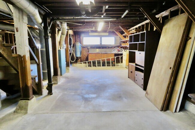 Building Photo - 52 Oakmont Dr