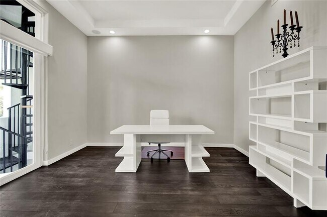 Building Photo - 425 N Ocean Blvd