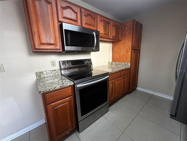Building Photo - 1608 Long Ridge Ct