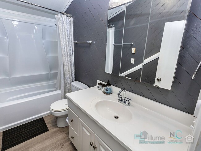 Building Photo - Beautiful River-View Home Near Downtown Warrenton