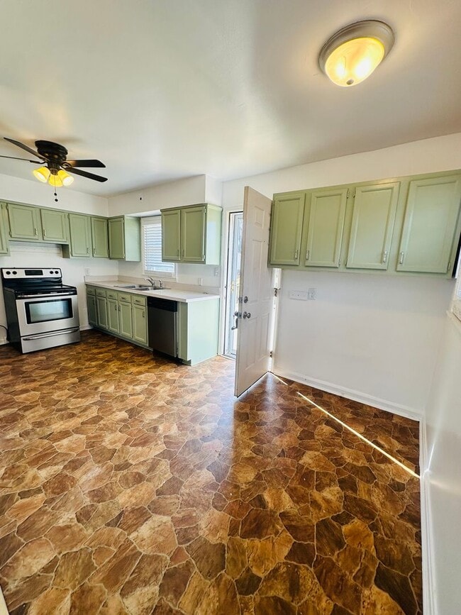 Building Photo - Spacious and stylish home in a prime Louisville location!