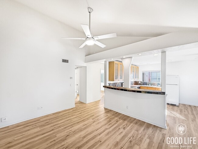 Building Photo - Great 2B/1.5BA Condo in Del Cerro for Rent!