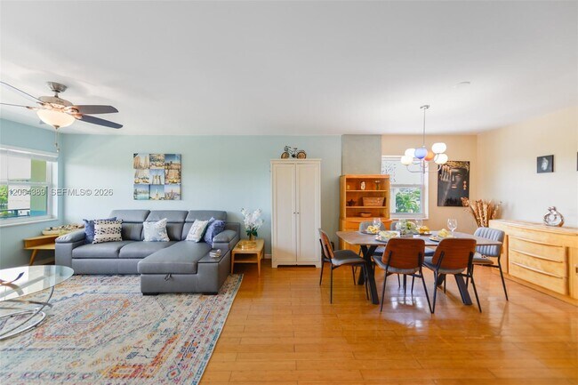 Building Photo - 401 Golden Isles Dr