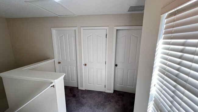 Building Photo - Upgraded Avalon Park 3 Bed/2.5 Bath Townhome!